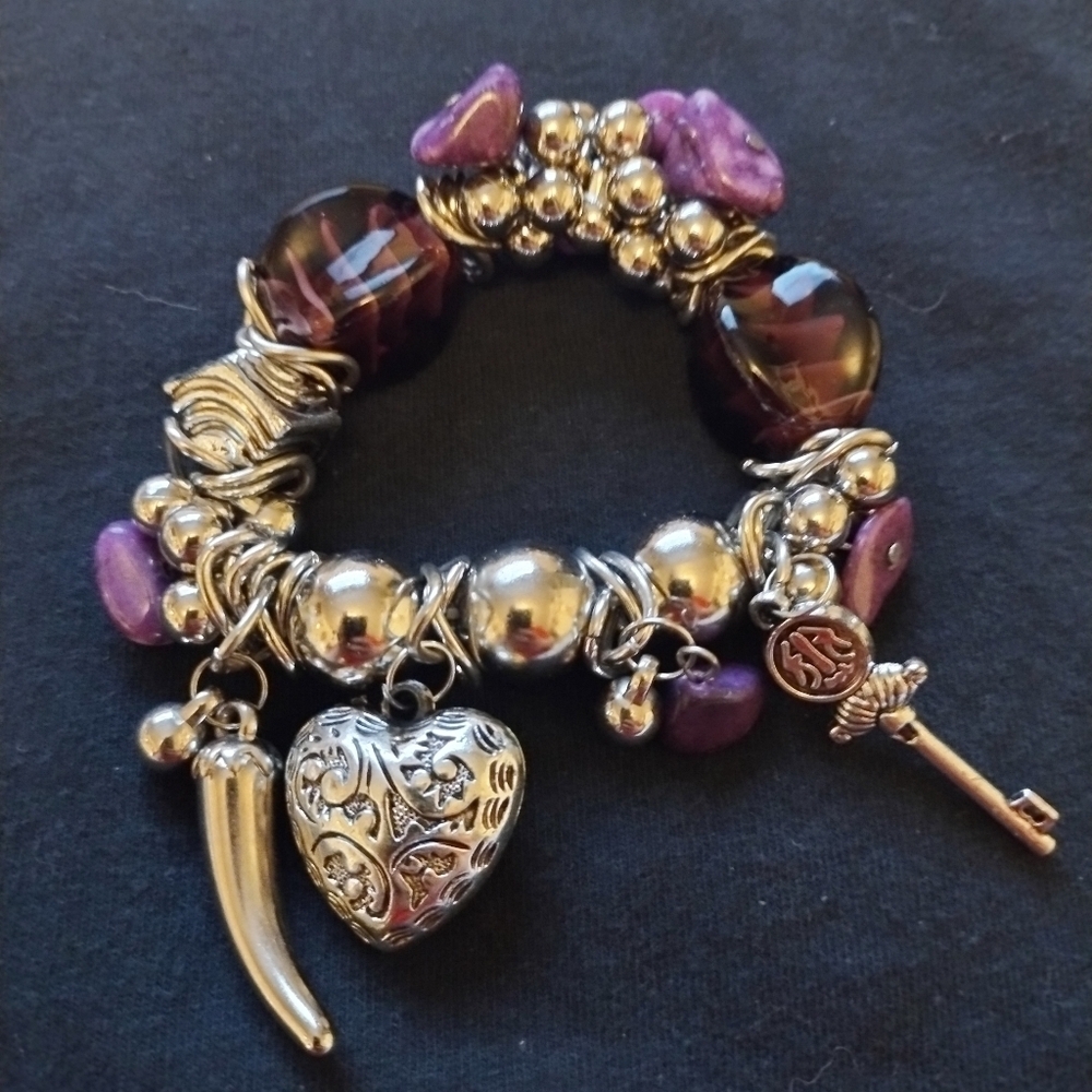 Set of 4 Vintage Chunky Bracelets - Picture 7 of 11